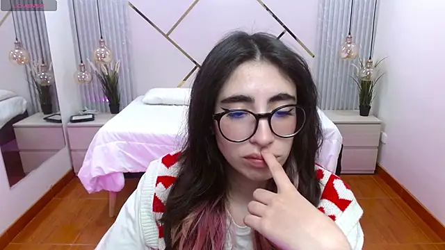 LenaRoses online show from 8, 9, 2025