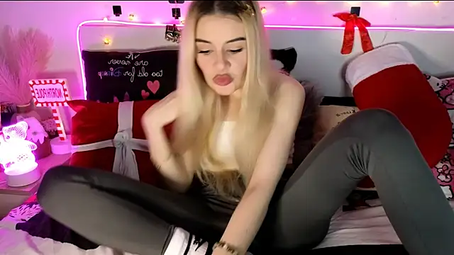 nicollewetpussy online show from 18, 12, 2025