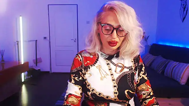 Snapshot of beauty_chl0e chatting on 11, 12, 2024 beauty chl0e online show from 11, 12, 2024