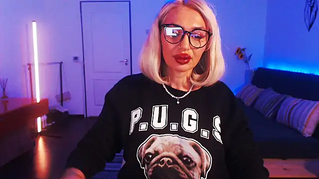 Snapshot of beauty_chl0e chatting on 14, 12, 2024 beauty chl0e online show from 14, 12, 2024