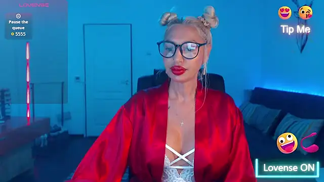 Snapshot of beauty_chl0e chatting on 10, 9, 2025 beauty chl0e online show from 10, 9, 2025