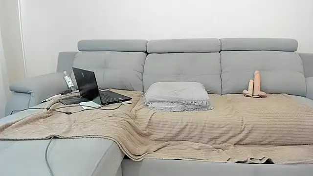 Kristina Sinclair online show from 9, 6, 2026