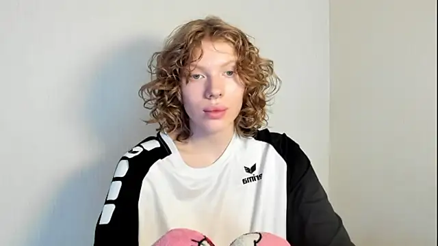 StellaDavis online show from 4, 11, 2025