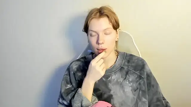 Snapshot of StellaDavis chatting on 18, 12, 2025 StellaDavis online show from 18, 12, 2025