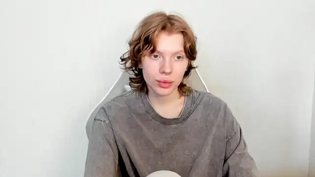 Snapshot of StellaDavis chatting on 5, 3, 2026 StellaDavis online show from 5, 3, 2026