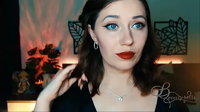 Snapshot of MissBeverlyMills chatting on 1, 2, 2025 MissBeverlyMills online show from 1, 2, 2025