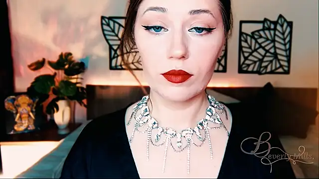 Snapshot of MissBeverlyMills chatting on 1, 3, 2025 MissBeverlyMills online show from 1, 3, 2025