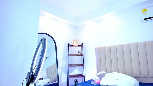 Snapshot of LindaRey_ chatting on 19, 1, 2025 LindaRey  online show from 19, 1, 2025