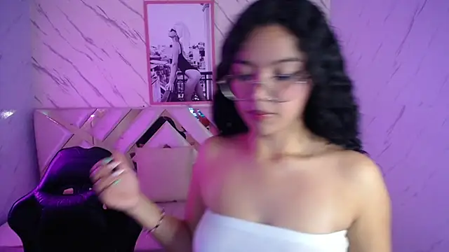 victoria castillo b online show from 21, 3, 2025