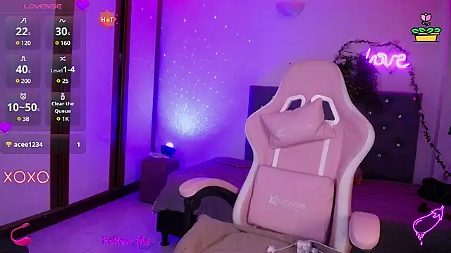 Snapshot of SexyLuna__ chatting on 8, 1, 2025 SexyLuna   online show from 8, 1, 2025