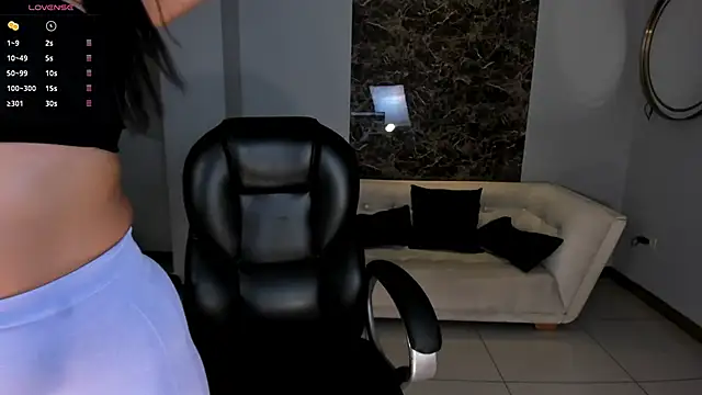 CharlotteCox  online show from 13, 1, 2025