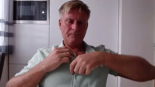 Snapshot of johnnym1 chatting on 12, 9, 2025 johnnym1 online show from 12, 9, 2025