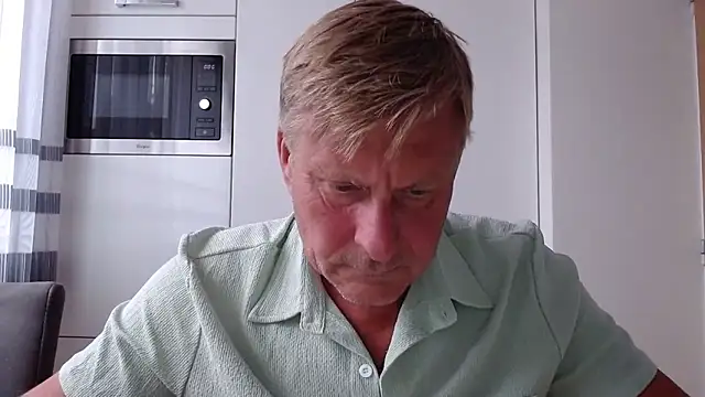 Snapshot of johnnym1 chatting on 25, 9, 2025 johnnym1 online show from 25, 9, 2025