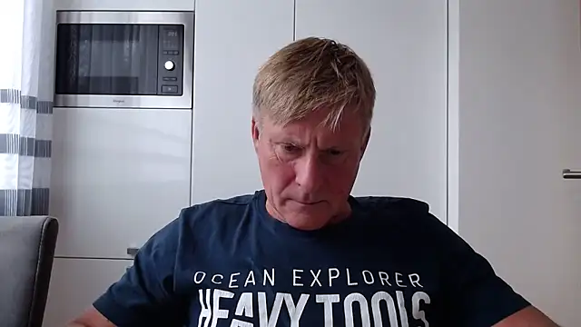 Snapshot of johnnym1 chatting on 1, 10, 2025 johnnym1 online show from 1, 10, 2025