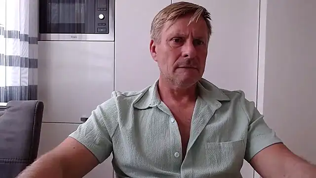 Snapshot of johnnym1 chatting on 24, 10, 2025 johnnym1 online show from 24, 10, 2025