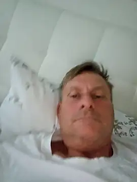 Snapshot of johnnym1 chatting on 25, 11, 2025 johnnym1 online show from 25, 11, 2025