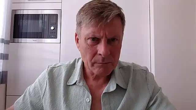 Snapshot of johnnym1 chatting on 8, 4, 2026 johnnym1 online show from 8, 4, 2026