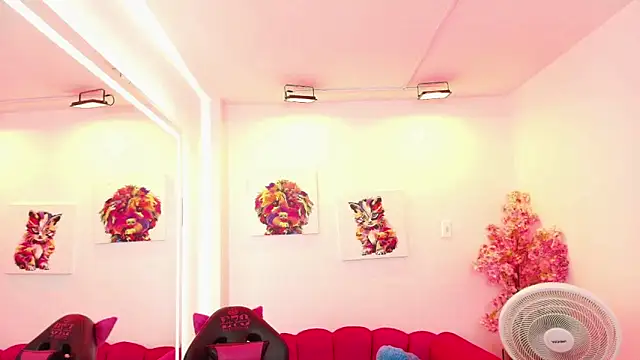 Snapshot of Miss_dolly_ chatting on 19, 12, 2025 Miss dolly online show from 19, 12, 2025