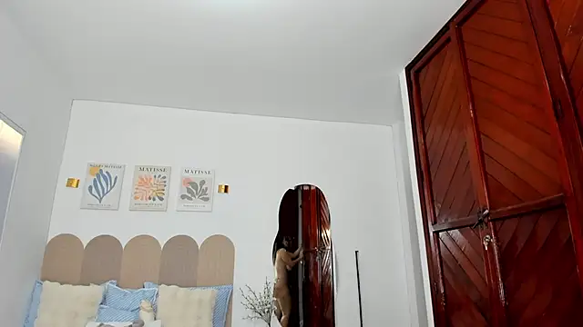layla vanegas online show from 12, 6, 2026
