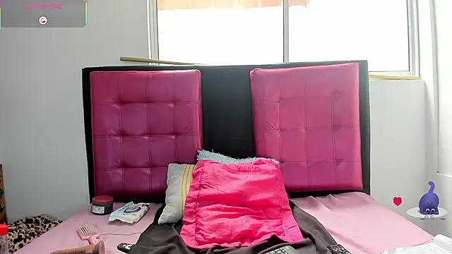 Snapshot of AlanaLars chatting on 2, 2, 2026 AlanaLars online show from 2, 2, 2026