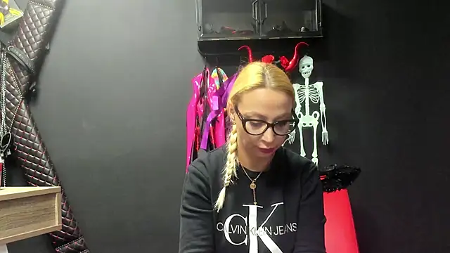 CelineConner online show from 10, 11, 2025