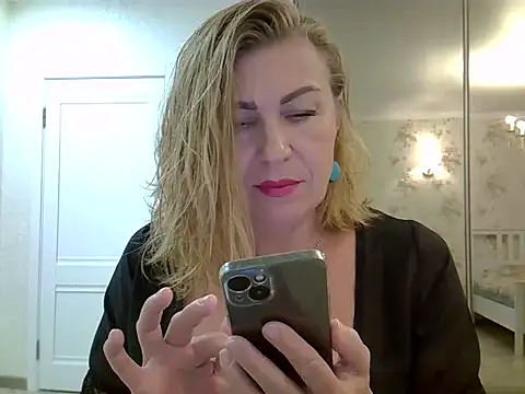 Snapshot of Alexandra-Rosee chatting on 4, 2, 2025 Alexandra-Rosee online show from 4, 2, 2025