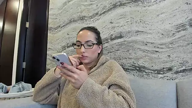 Snapshot of Sophi__a chatting on 19, 2, 2025 Sophi a online show from 19, 2, 2025