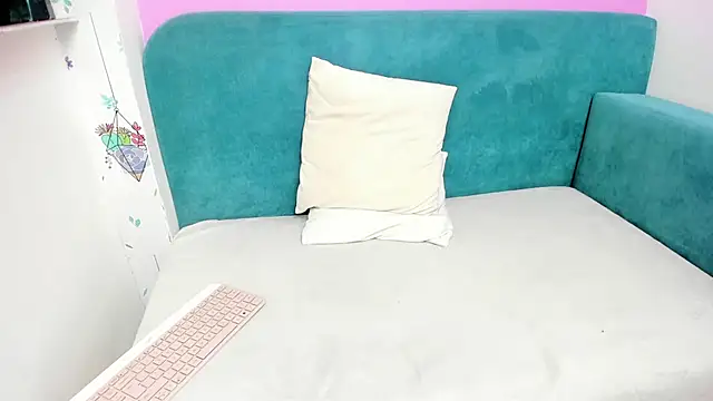 Snapshot of moon_cake chatting on 15, 1, 2025 moon cake online show from 15, 1, 2025