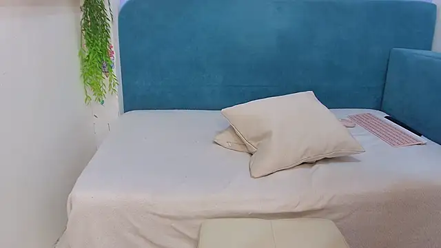 Snapshot of moon_cake chatting on 3, 11, 2025 moon cake online show from 3, 11, 2025