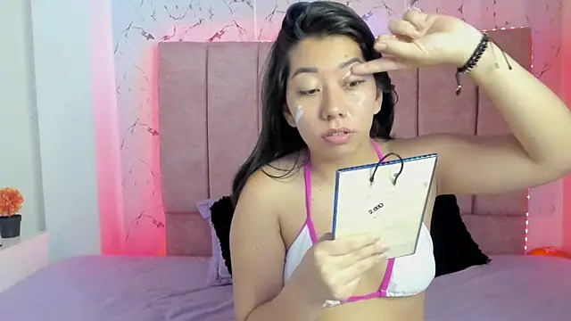 Snapshot of sexylaurita chatting on 23, 10, 2025 sexylaurita online show from 23, 10, 2025