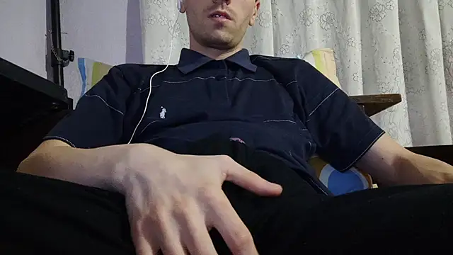 Snapshot of _Hocthus_ chatting on 4, 1, 2025 Hocthus online show from 4, 1, 2025