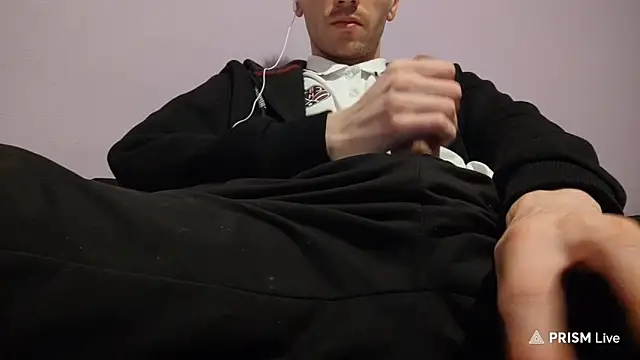 Snapshot of _Hocthus_ chatting on 8, 2, 2025 Hocthus online show from 8, 2, 2025