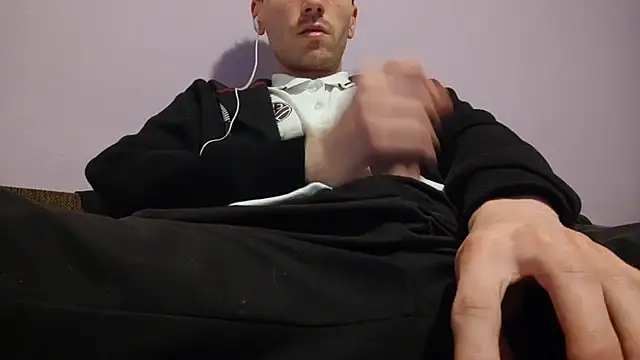 Snapshot of _Hocthus_ chatting on 15, 2, 2025 Hocthus online show from 15, 2, 2025