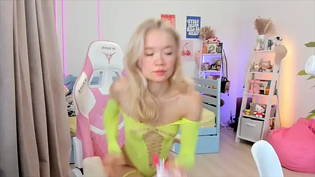 Lily Young online show from 28, 11, 2025