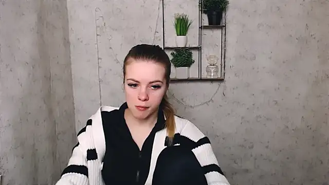 AliceFlirtt  online show from 5, 3, 2025