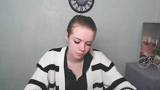 AliceFlirtt  online show from 5, 3, 2025