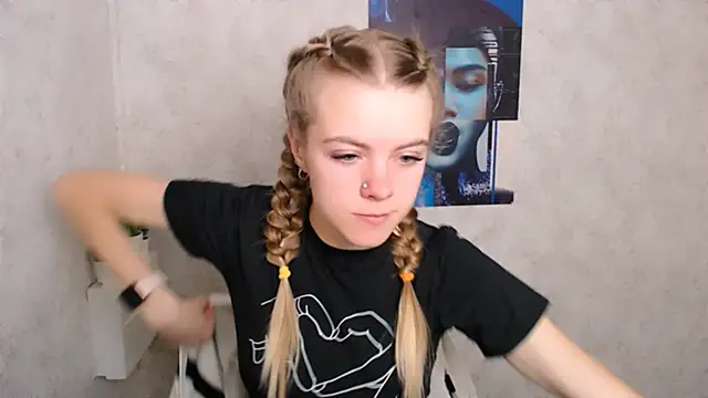 AliceFlirtt  online show from 17, 9, 2025