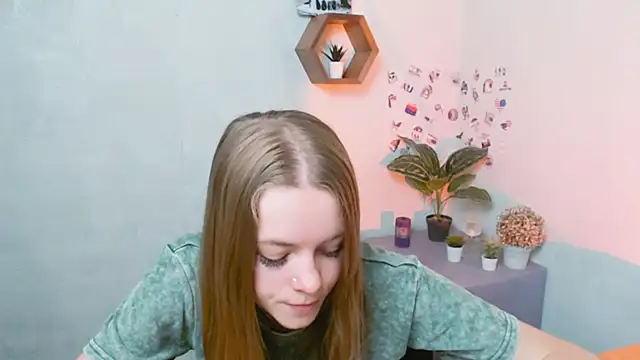 AliceFlirtt  online show from 19, 9, 2025