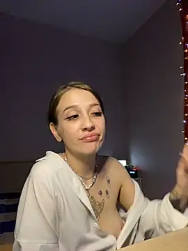 Dooubletroublee online show from 24, 2, 2025