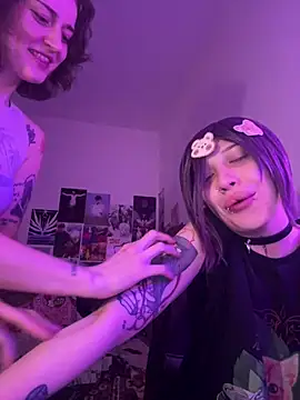 Dooubletroublee online show from 14, 6, 2026