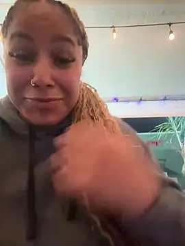 lovelymyah online show from 3, 3, 2025