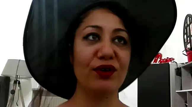 Snapshot of danasantoreal chatting on 6, 1, 2025 danasantoreal online show from 6, 1, 2025