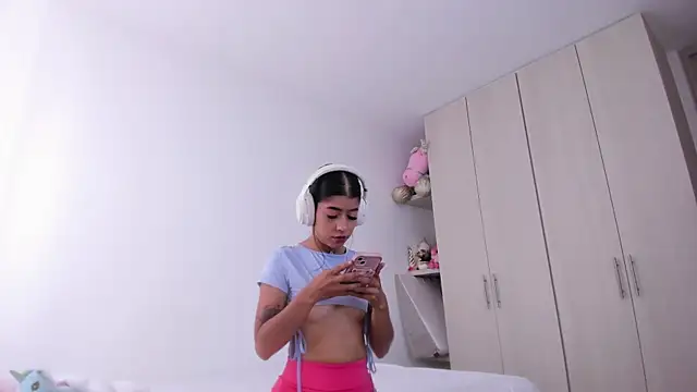 Snapshot of analia_collins chatting on 19, 9, 2025 analia collins online show from 19, 9, 2025