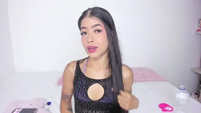 Snapshot of analia_collins chatting on 1, 10, 2025 analia collins online show from 1, 10, 2025