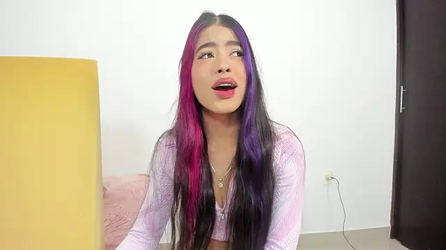 Snapshot of analia_collins chatting on 6, 3, 2026 analia collins online show from 6, 3, 2026