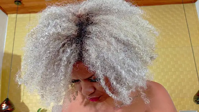 Squirter pussybomb online show from 18, 1, 2025