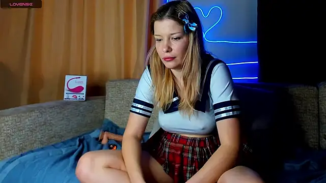 Leila purr18 online show from 7, 3, 2025