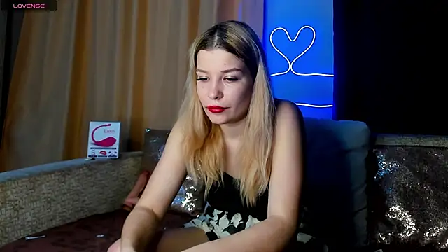 Leila purr18 online show from 18, 3, 2025