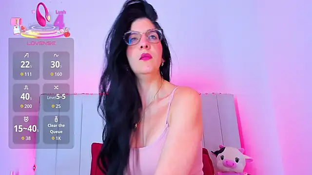 Snapshot of caro_lyne_ chatting on 7, 6, 2026 caro lyne online show from 7, 6, 2026