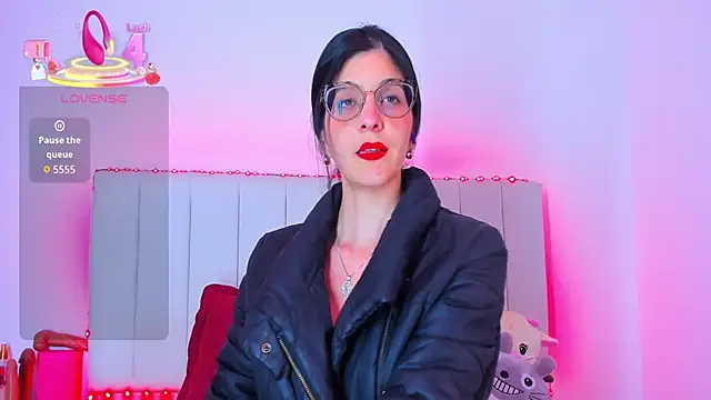Snapshot of caro_lyne_ chatting on 12, 6, 2026 caro lyne online show from 12, 6, 2026